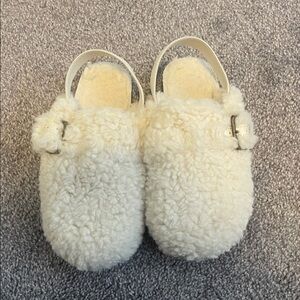 Cat & Jack Cream Fleece Kids Slippers